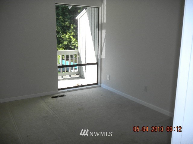 2006 Southeast 16th Court Renton, WA 98055 - Photo 5 of 10 Gallery Image 5