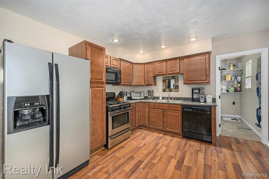 61803 Rambling Way South Lyon, MI 48178 - Photo 4 of 27