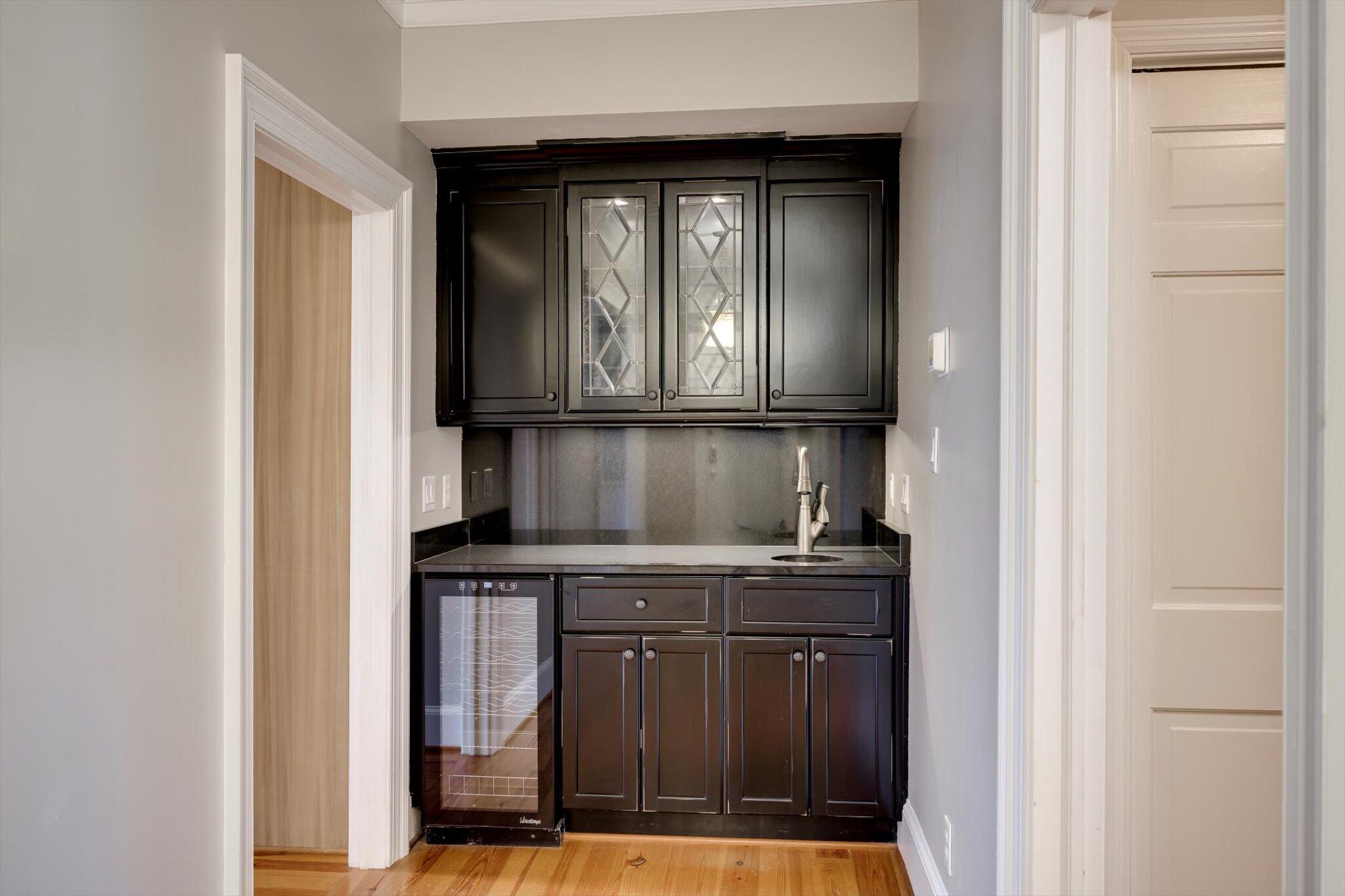 4 Indian Cove Road Augusta, GA 30909 - Photo 4 of 44 feature - wet bar