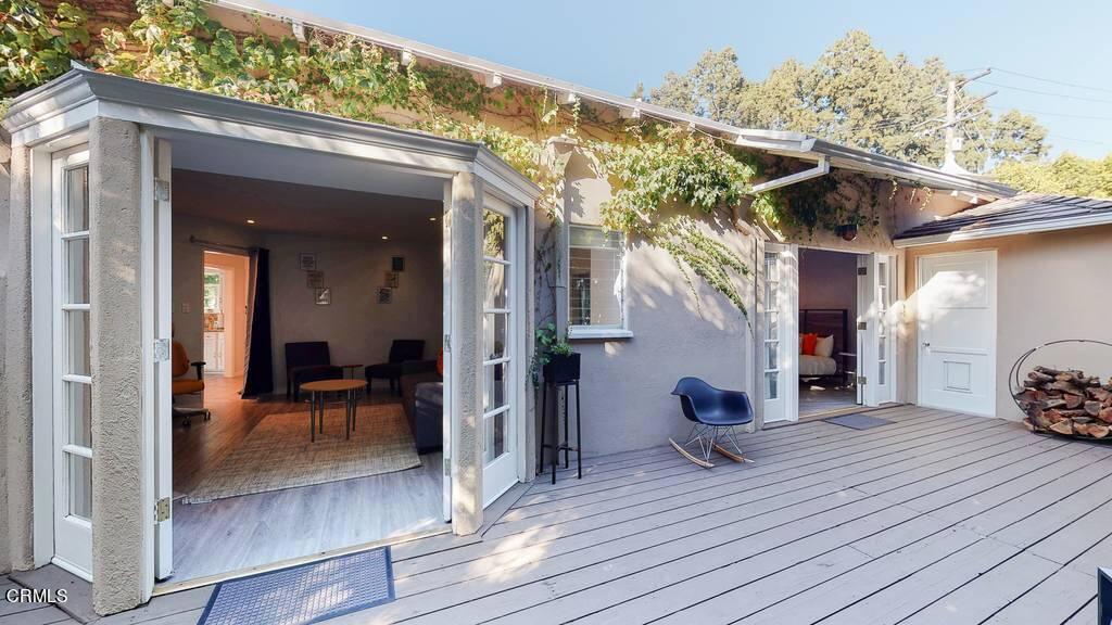 101 South Rockingham Avenue Los Angeles, CA 90049 - Photo 20 of 44 a view of living room and wooden floor