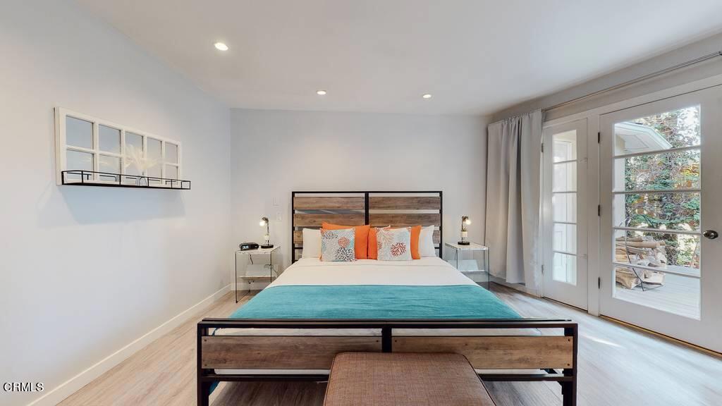 101 South Rockingham Avenue Los Angeles, CA 90049 - Photo 22 of 44 a bedroom with a bed and large window