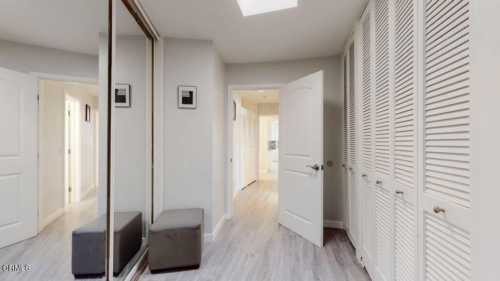 101 South Rockingham Avenue Los Angeles, CA 90049 - Photo 27 of 44 a view of closet with wooden floor