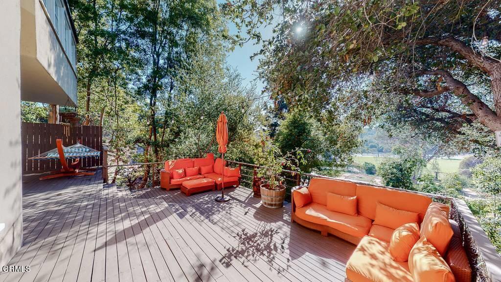 101 South Rockingham Avenue Los Angeles, CA 90049 - Photo 35 of 44 a backyard of a house with table and chairs