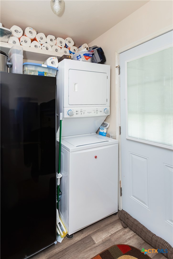 802 Bay Street Austwell, TX 77950 - Photo 11 of 27 a utility room with dryer and washer