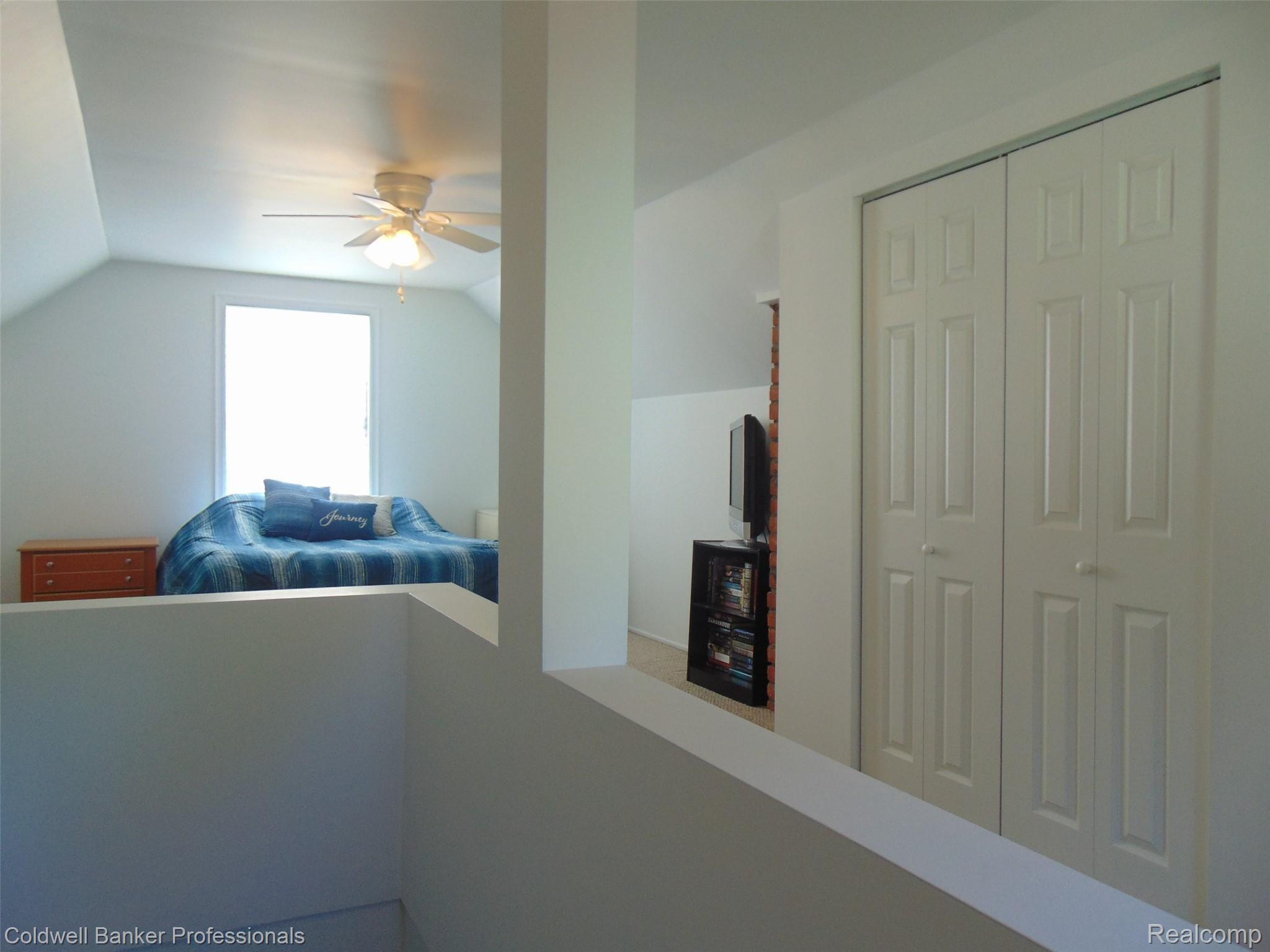 417 Roth Boulevard Clawson, MI 48017 - Photo 22 of 23 nice & bright