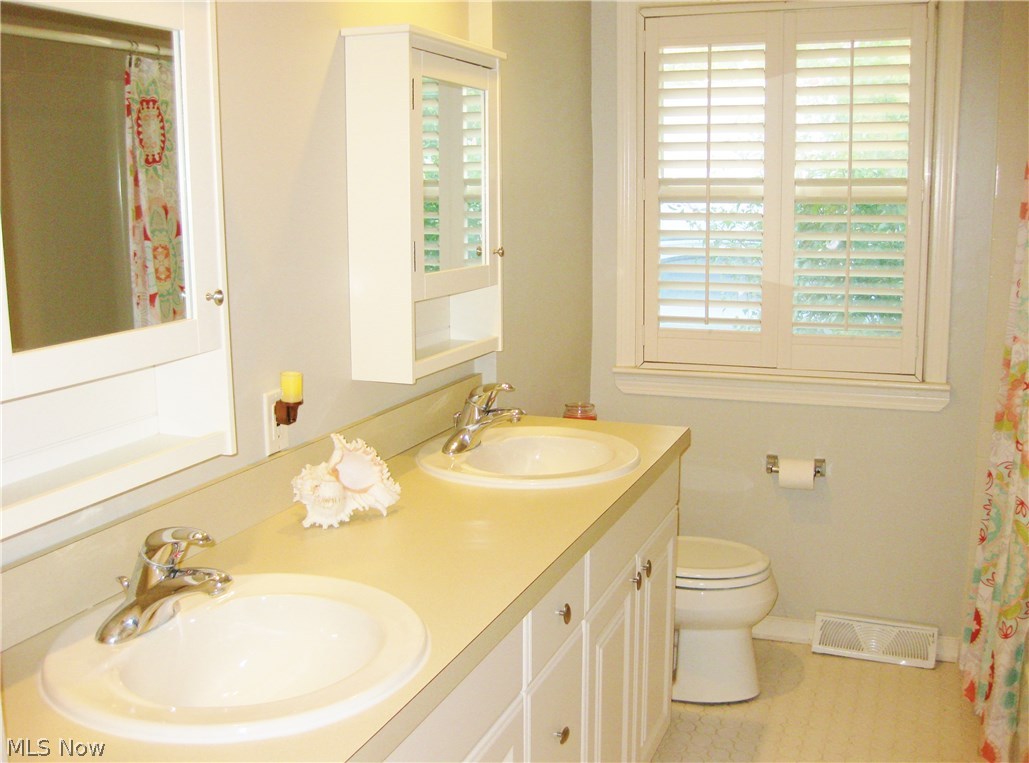 7593 Huntington Road Hudson, OH 44236 - Photo 17 of 29