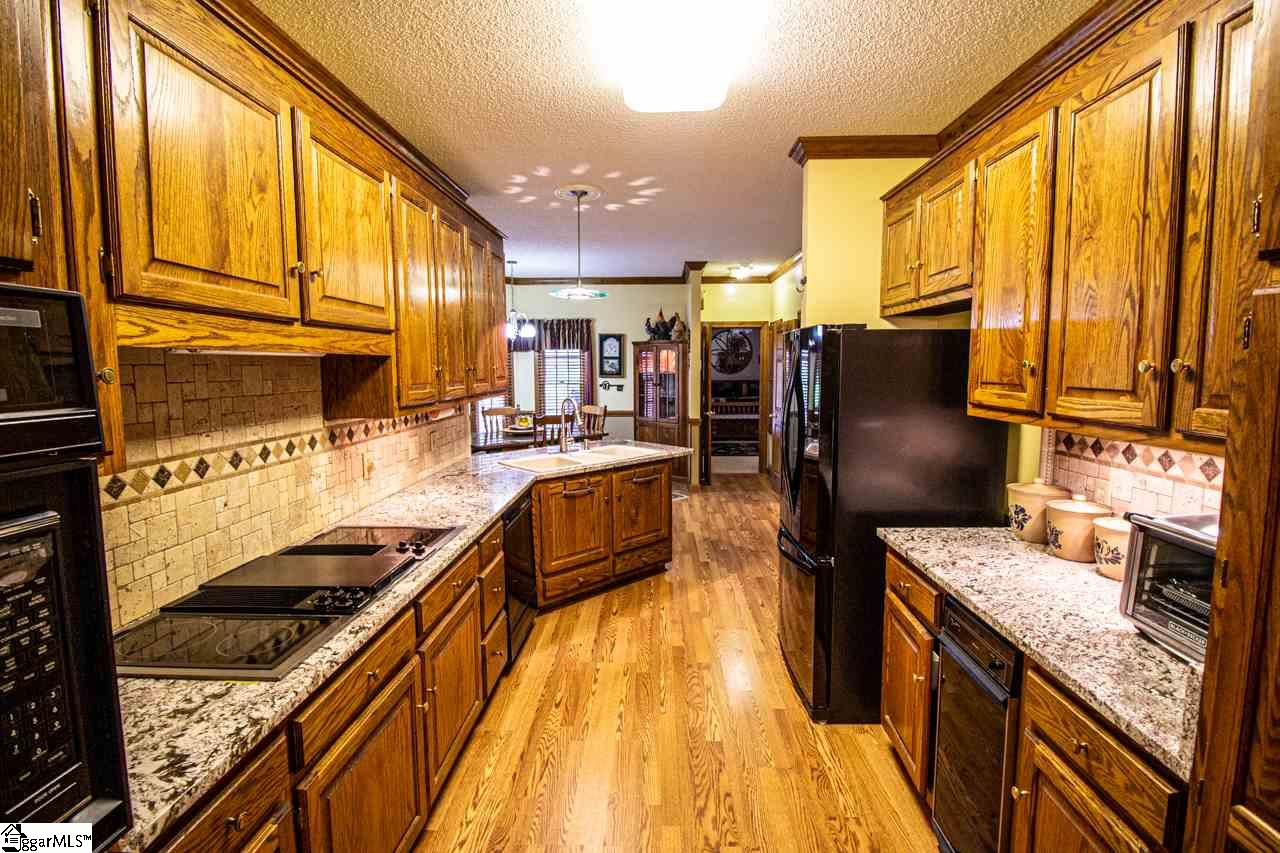 408 North Silver Ridge Drive Greer, SC 29651 - Photo 14 of 36