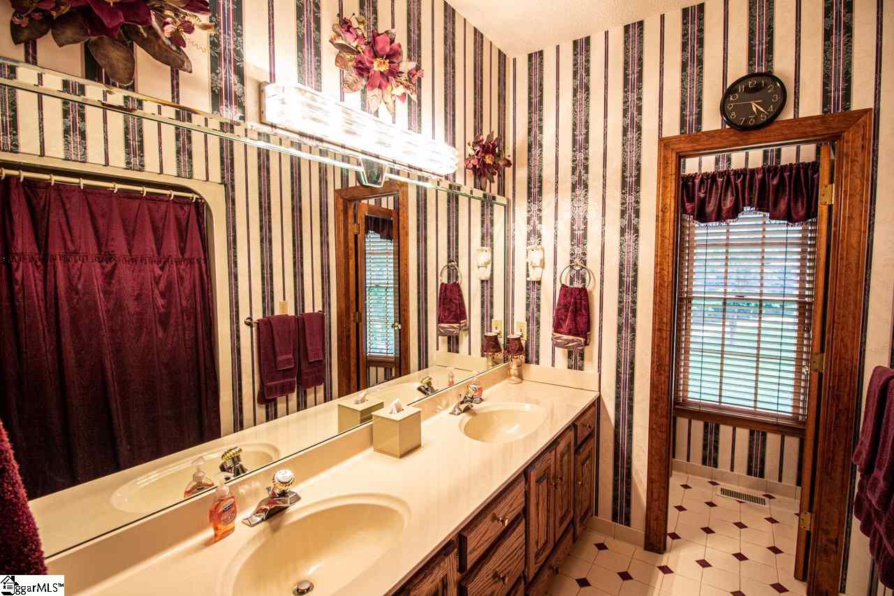 408 North Silver Ridge Drive Greer, SC 29651 - Photo 28 of 36