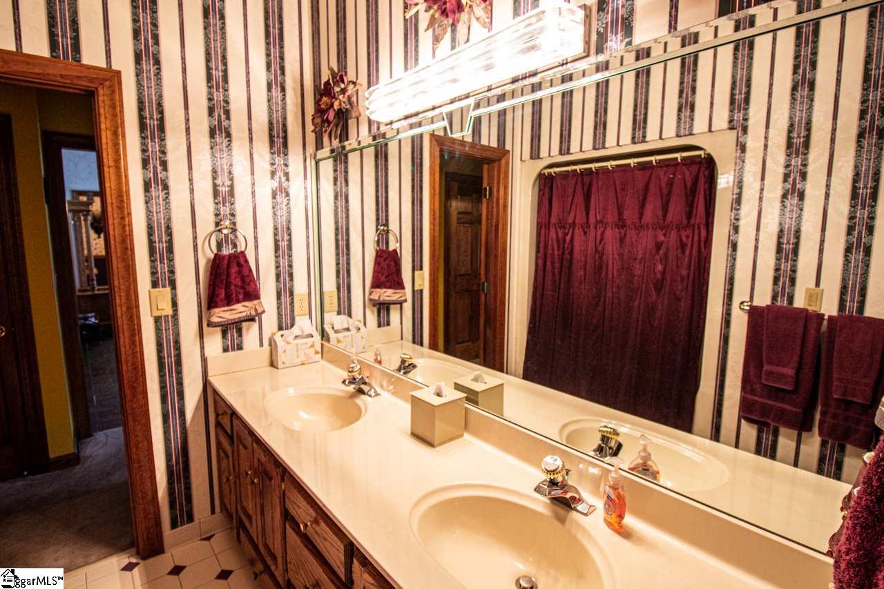 408 North Silver Ridge Drive Greer, SC 29651 - Photo 29 of 36