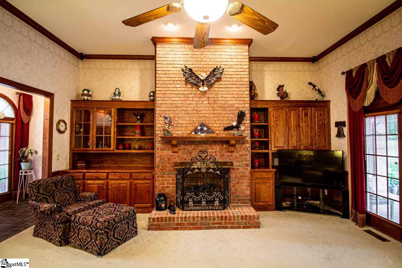 408 North Silver Ridge Drive Greer, SC 29651 - Photo 10 of 36