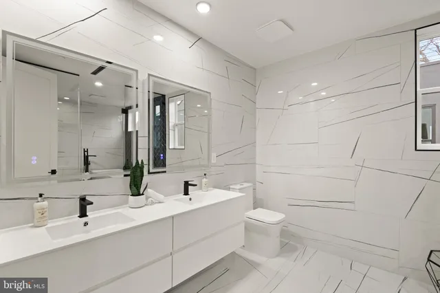 a view of walk in closet