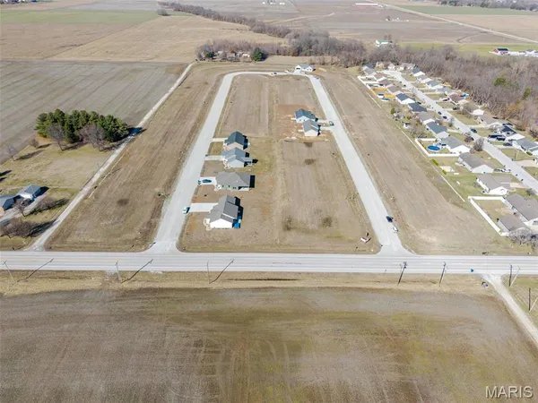 $35,980 | 4932 Fitz James Crossing, Highland, IL 62249