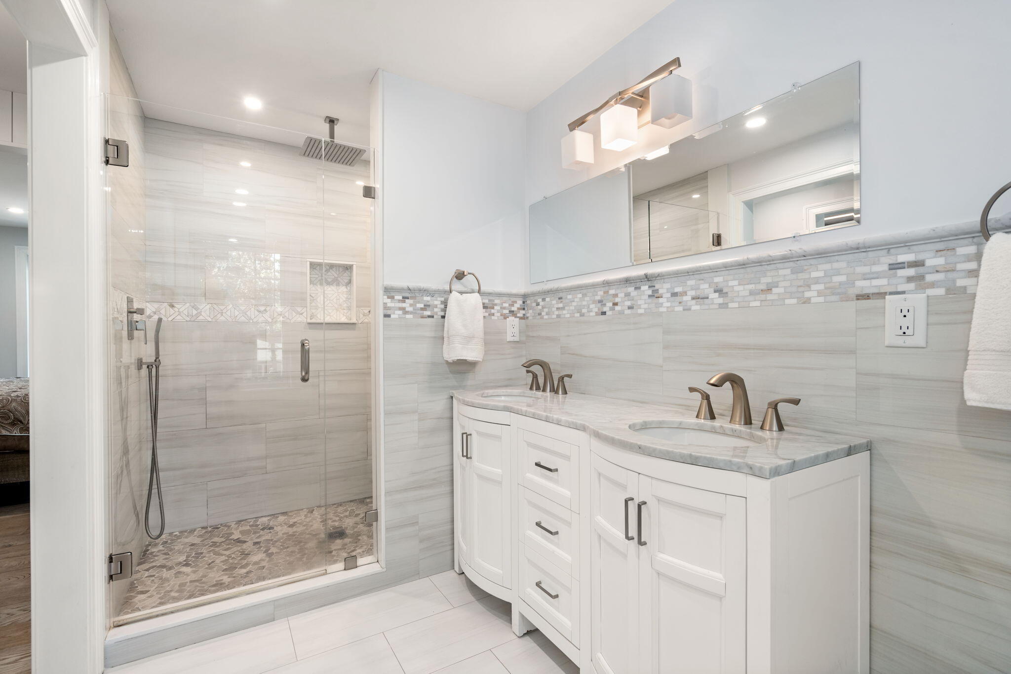 41 Old Fields Road Sandwich, MA 02563 - Photo 24 of 47 a bathroom with a shower sink and mirror