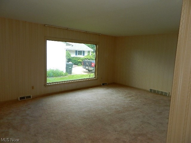 5660 Falkirk Road Lyndhurst, OH 44124 - Photo 5 of 18 Gallery Image 5