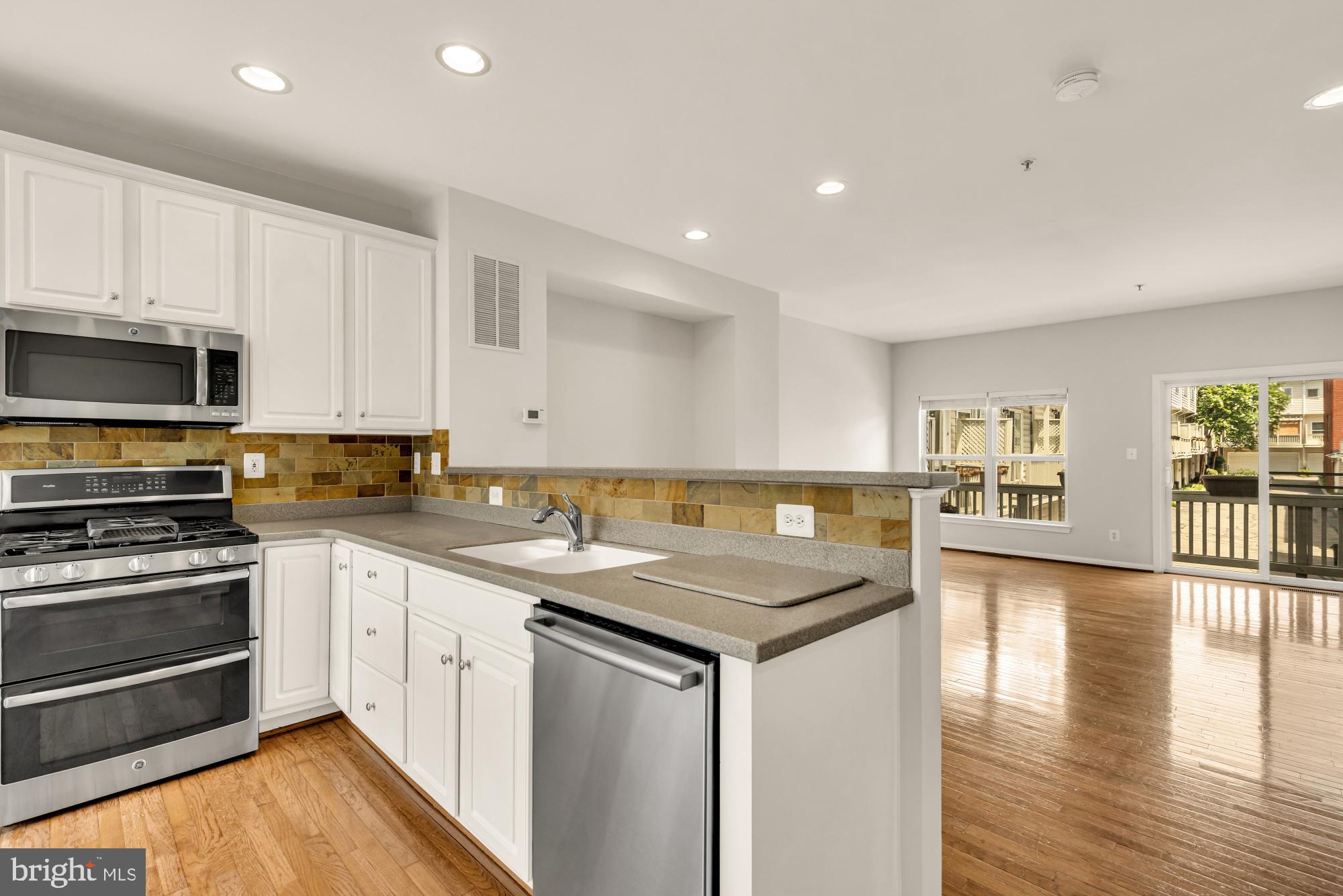 1227 V Street Northwest Washington, DC 20009 - Photo 19 of 38