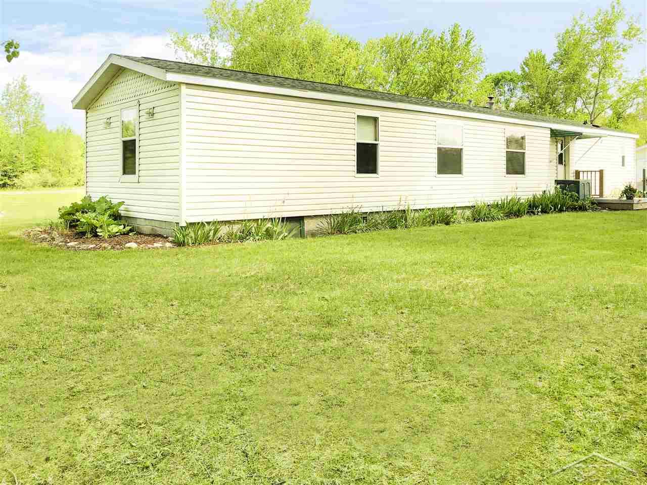 5215 Lewis Road Beaverton, MI 48612 - Photo 4 of 15 Front