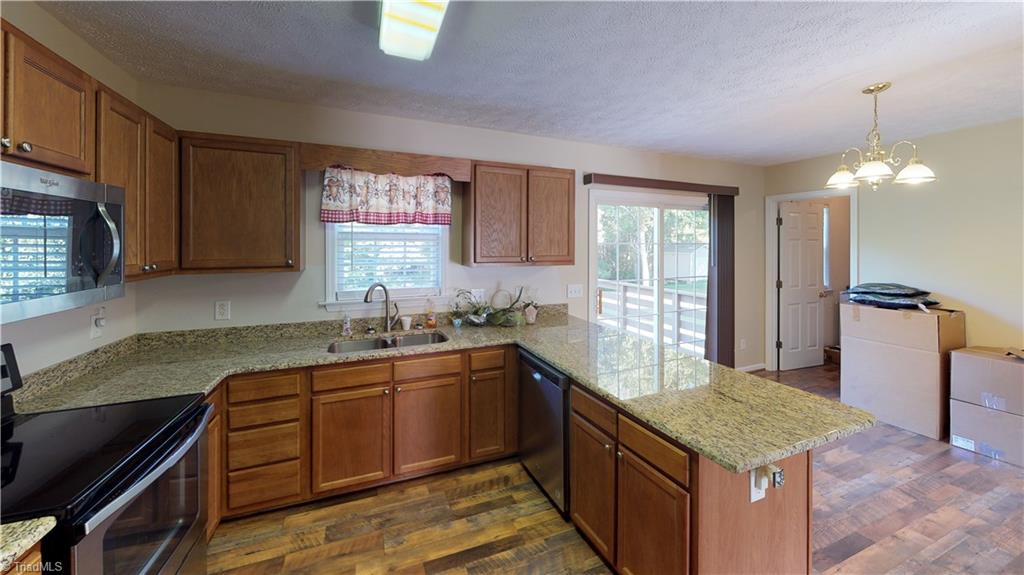 178 Hawksbridge Road Mount Airy, NC 27030 - Photo 11 of 20 Gallery Image 11