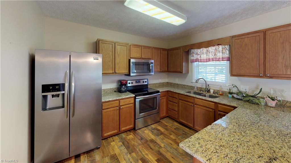 178 Hawksbridge Road Mount Airy, NC 27030 - Photo 10 of 20 Gallery Image 10