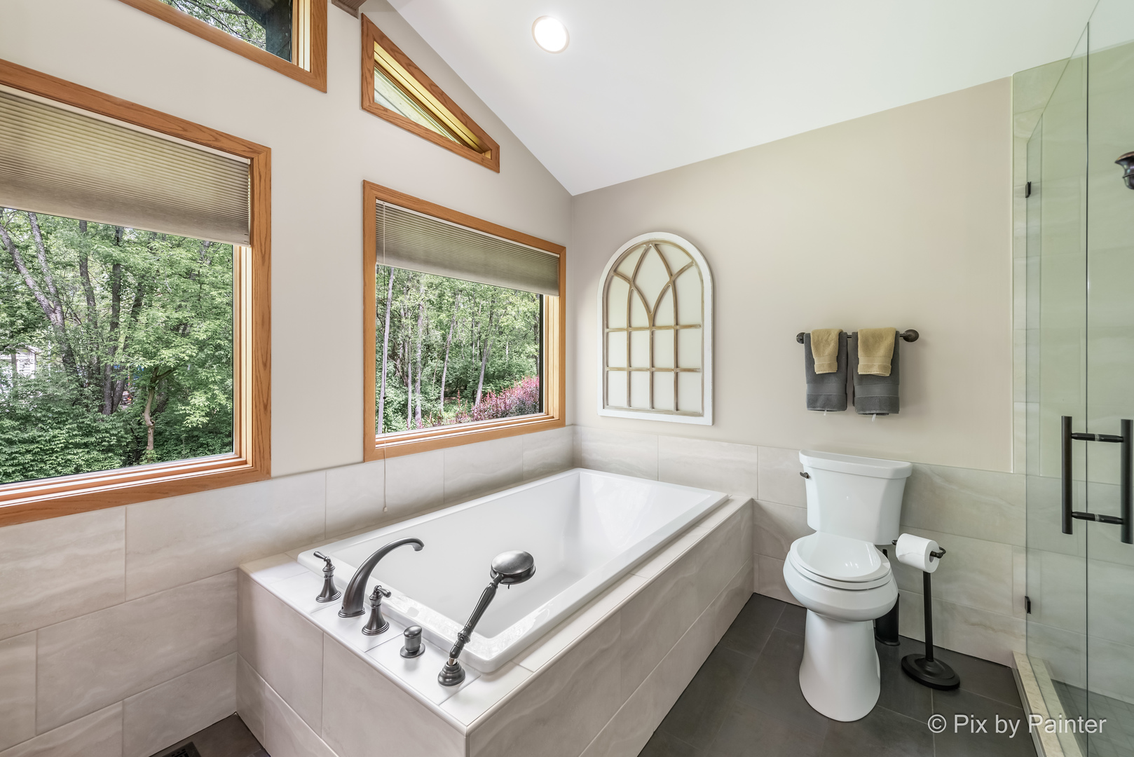 3804 Ridge Road Spring Grove, IL 60081 - Photo 24 of 55 a bathroom with a toilet sink and tub
