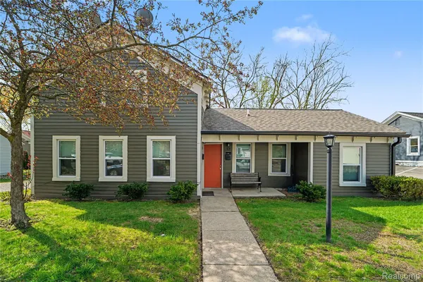 $299,900 | 12 East Church Street, Clarkston, MI 48346