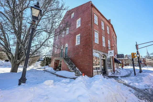 $600,000 | 2 Elbow Lane, Unit A, Newburyport, MA 01950