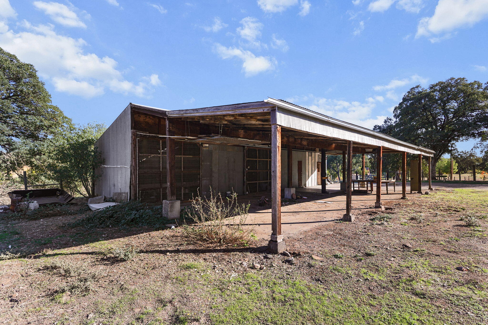 15015 Highway 36, Unit WEST Red Bluff, CA 96080 - Photo 37 of 51 a backyard of a house with tub and trees