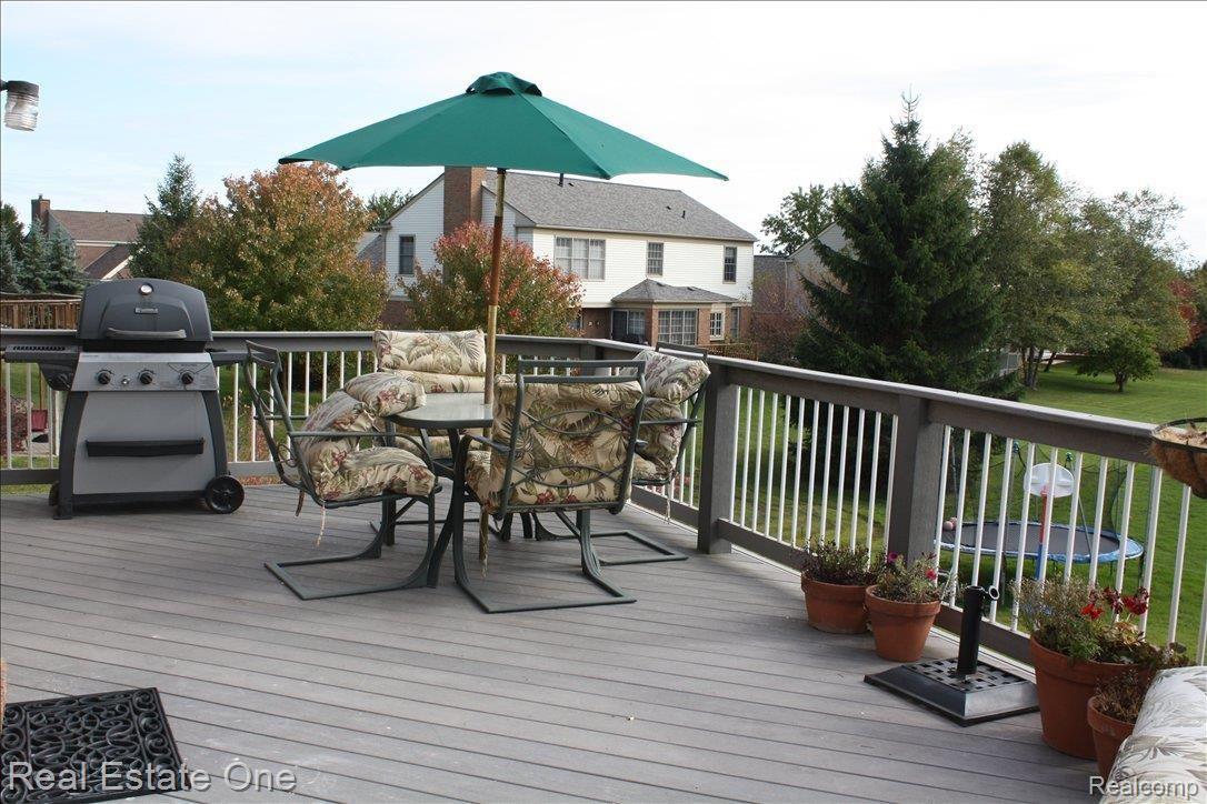 2403 Pleasant View Drive Rochester, MI 48306 - Photo 3 of 20 Deck