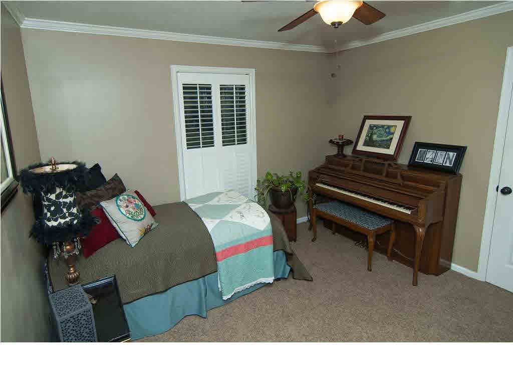 65 Springview Drive Brandon, MS 39042 - Photo 10 of 14 Guest bedroom