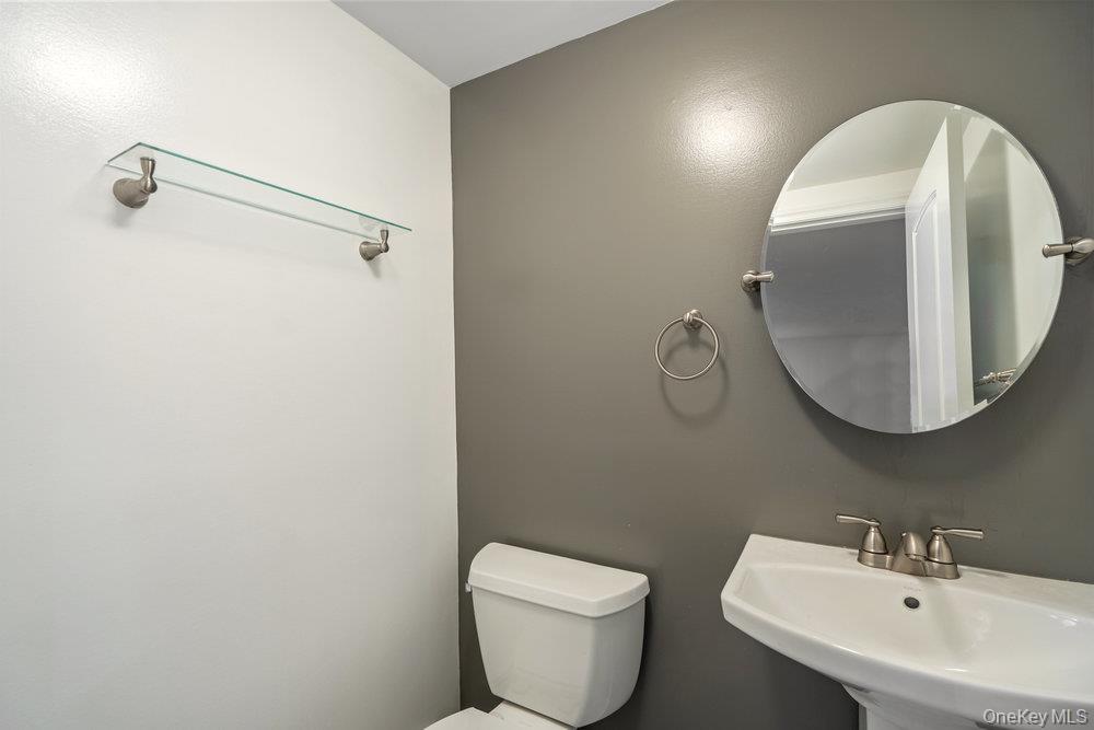 15 Morris Drive Syosset, NY 11791 - Photo 20 of 32 a bathroom with a toilet sink and mirror