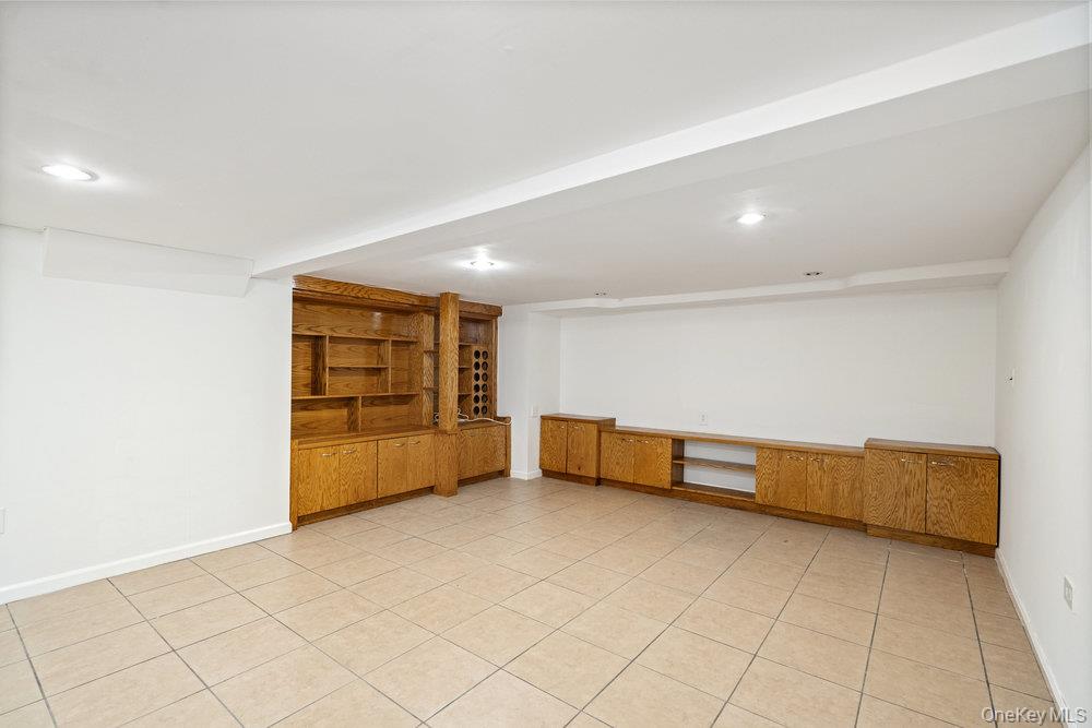 15 Morris Drive Syosset, NY 11791 - Photo 26 of 32 a view of room with window