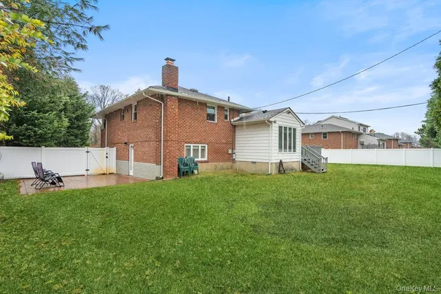 a view of a back yard of the house