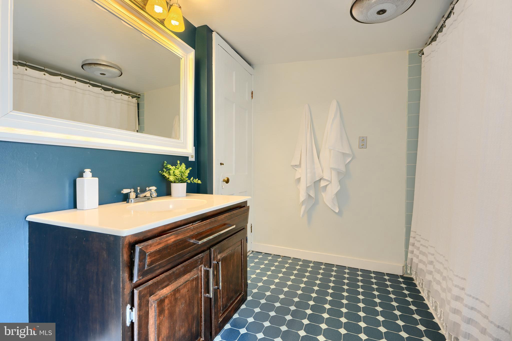 1142 Riverside Avenue Baltimore, MD 21230 - Photo 38 of 41 a bathroom with a sink a vanity and a mirror