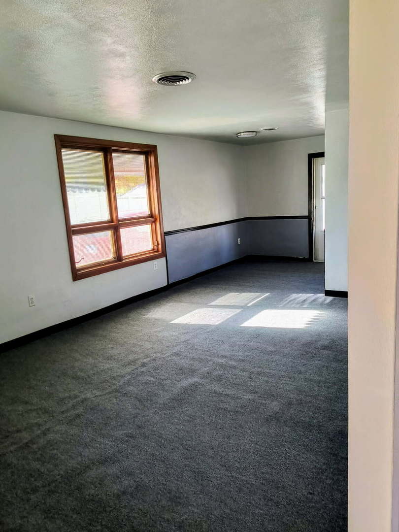 1003 41st Street Moline, IL 61265 - Photo 4 of 17 an empty room with windows