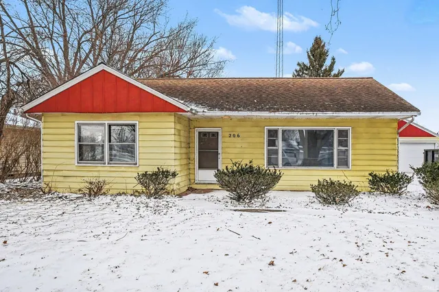 $1 | 206 East Maple Grove Street, Syracuse, IN 46567