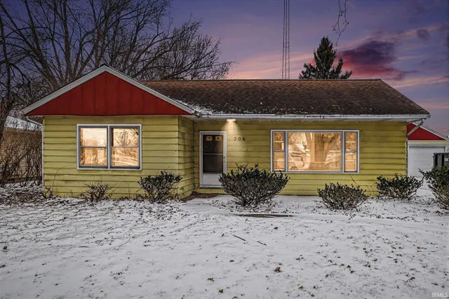 $1 | 206 East Maple Grove Street, Syracuse, IN 46567