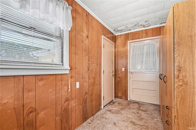 $1 | 206 East Maple Grove Street, Syracuse, IN 46567