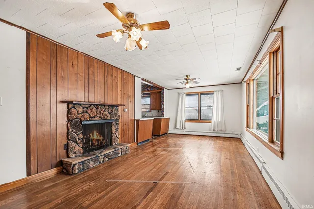 $1 | 206 East Maple Grove Street, Syracuse, IN 46567