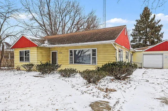 $1 | 206 East Maple Grove Street, Syracuse, IN 46567