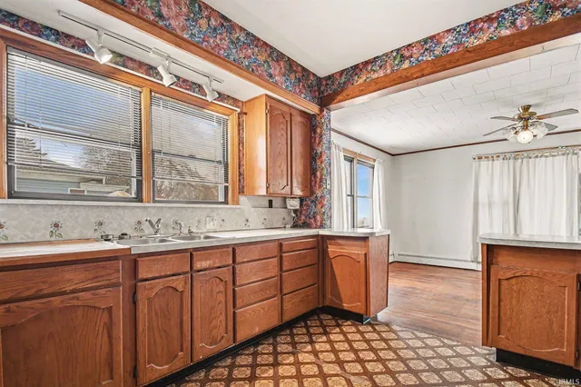 $1 | 206 East Maple Grove Street, Syracuse, IN 46567