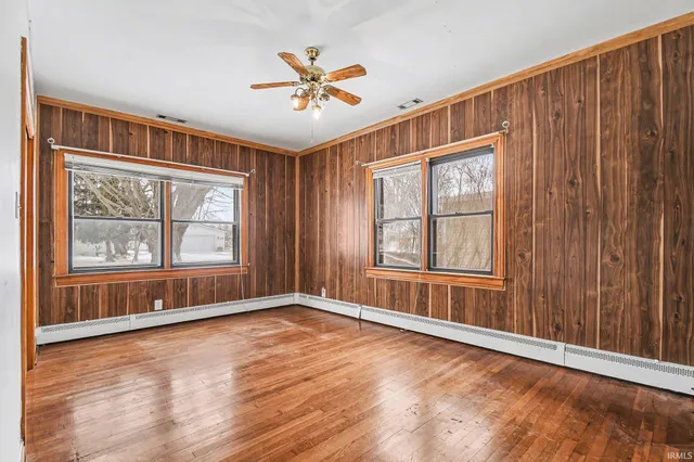 $1 | 206 East Maple Grove Street, Syracuse, IN 46567