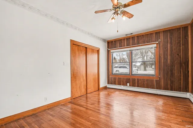 $1 | 206 East Maple Grove Street, Syracuse, IN 46567