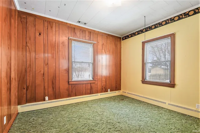 $1 | 206 East Maple Grove Street, Syracuse, IN 46567