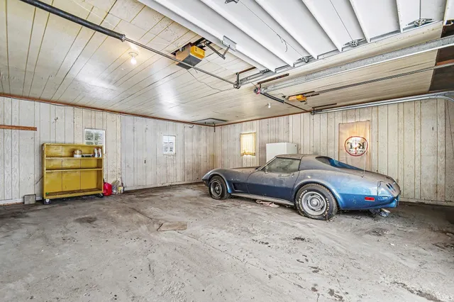 $1 | 206 East Maple Grove Street, Syracuse, IN 46567