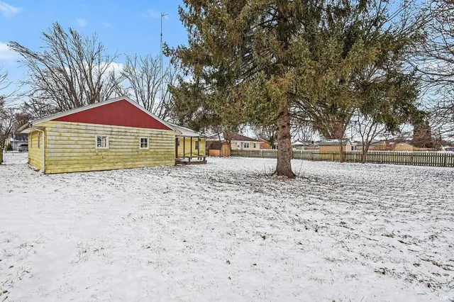 $1 | 206 East Maple Grove Street, Syracuse, IN 46567