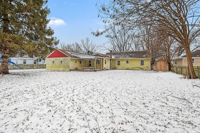 $1 | 206 East Maple Grove Street, Syracuse, IN 46567