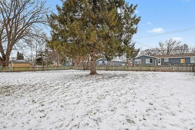 $1 | 206 East Maple Grove Street, Syracuse, IN 46567