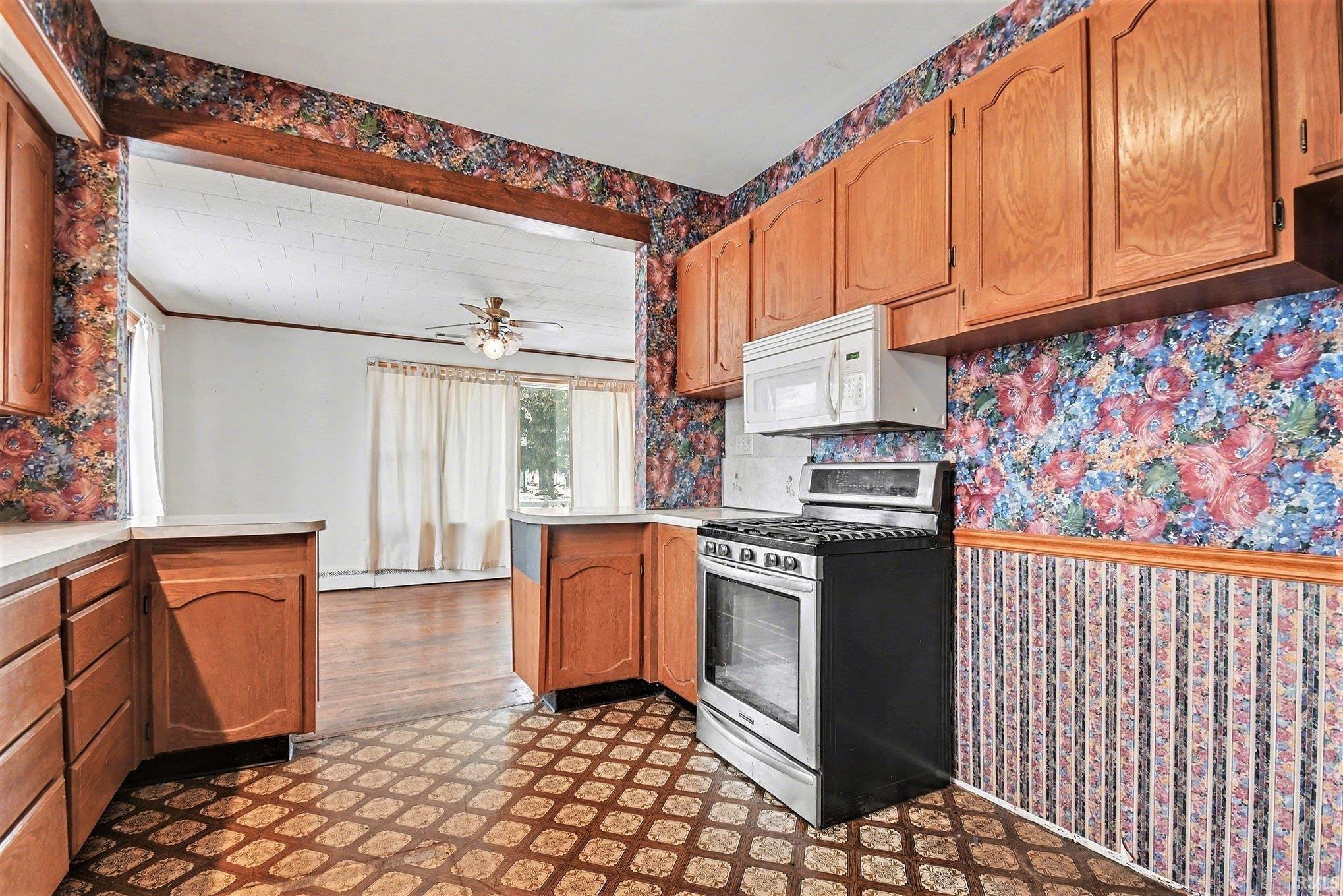 206 East Maple Grove Street Syracuse, IN 46567 - Photo 9 of 32