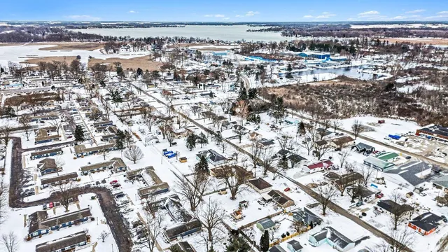 $1 | 206 East Maple Grove Street, Syracuse, IN 46567