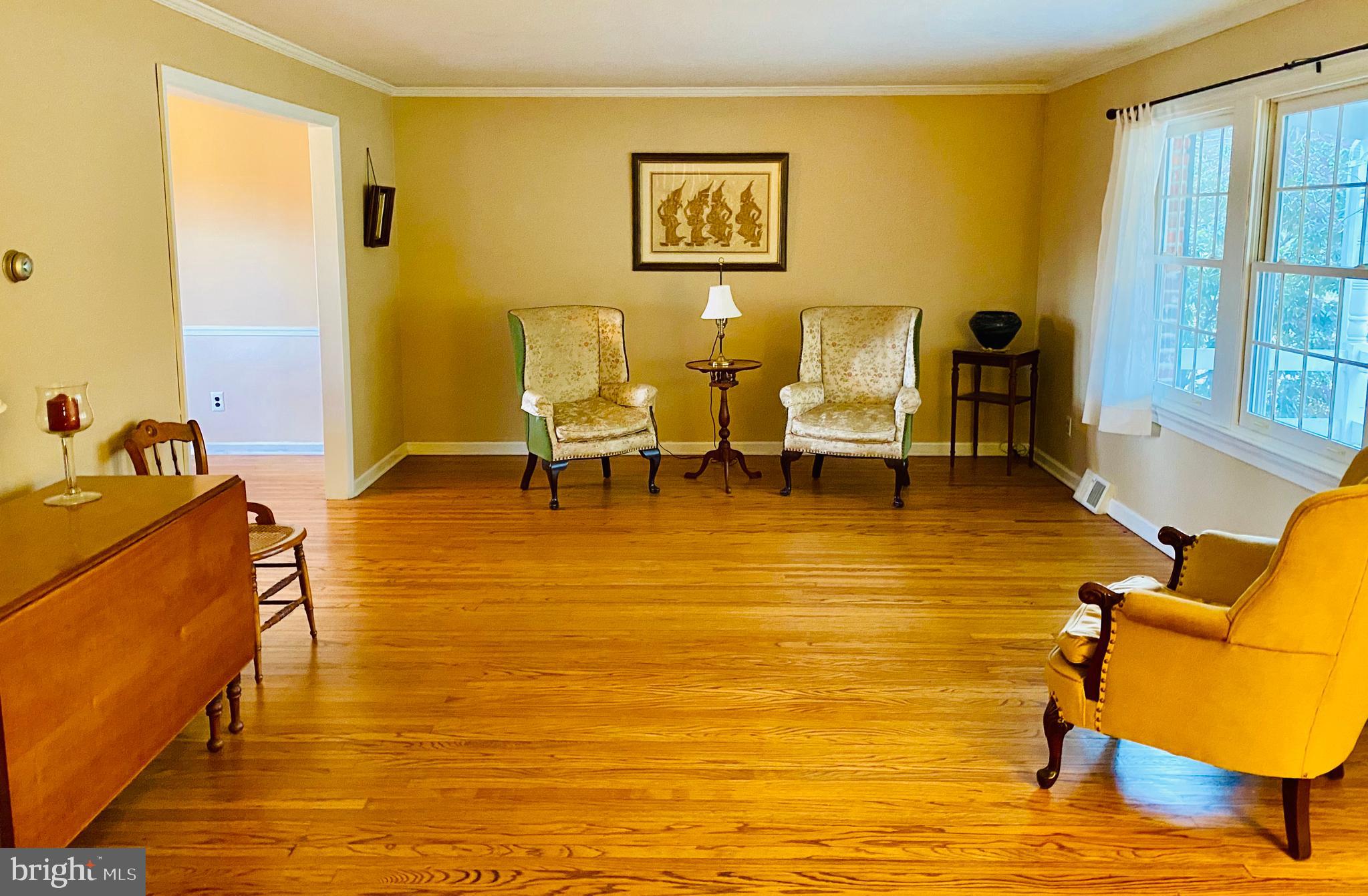 899 Cloverly Road Berwyn, PA 19312 - Photo 12 of 34 Living Room from front hall
