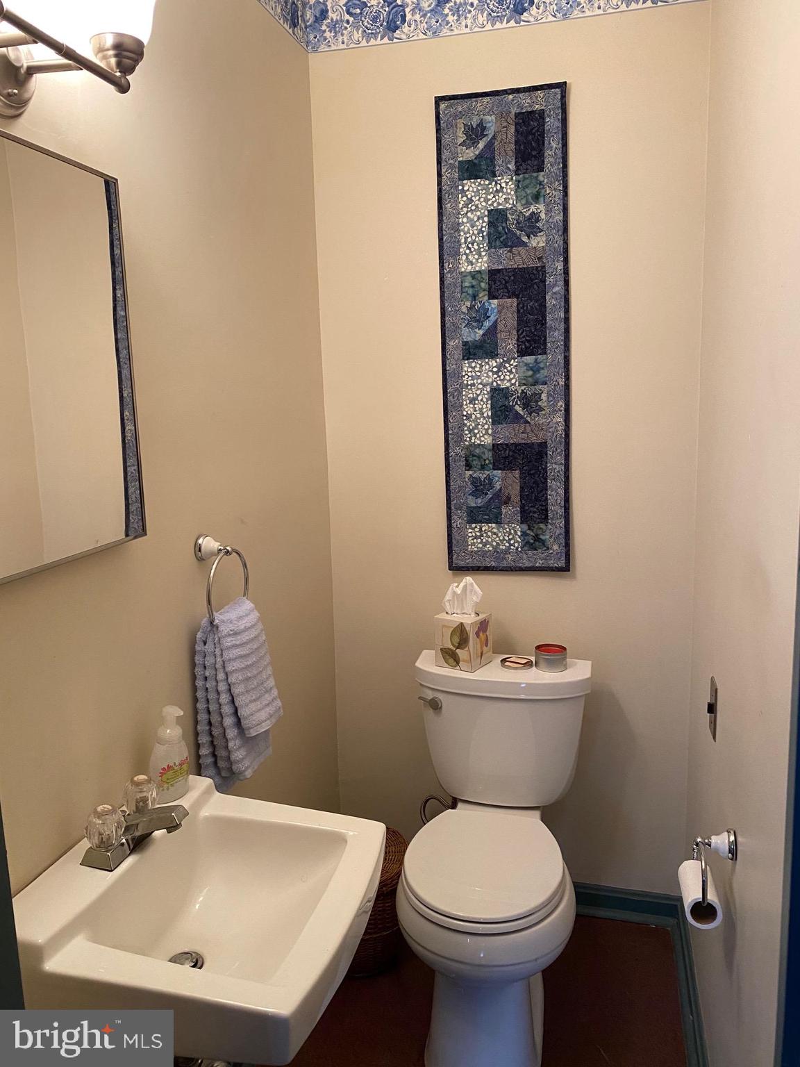 899 Cloverly Road Berwyn, PA 19312 - Photo 15 of 34 Powder Room on main floor